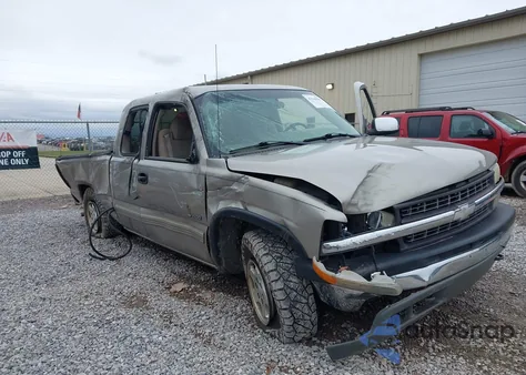 2001 Chevrolet Silverado 1500 Ls z USA, uszkodzony, nr VIN 1GCEK19T81E218002